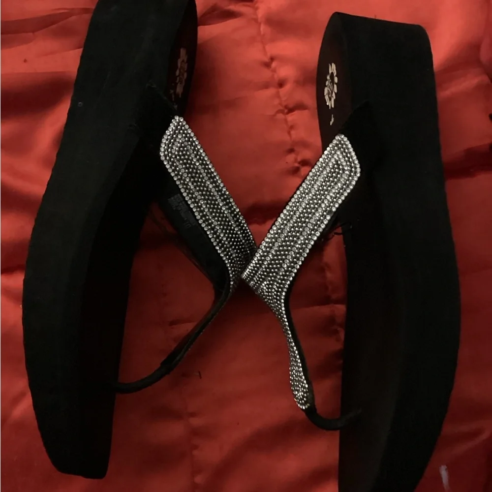 YELLOW BOX Silver Beaded Thong Sandals - Picture 2 of 4
